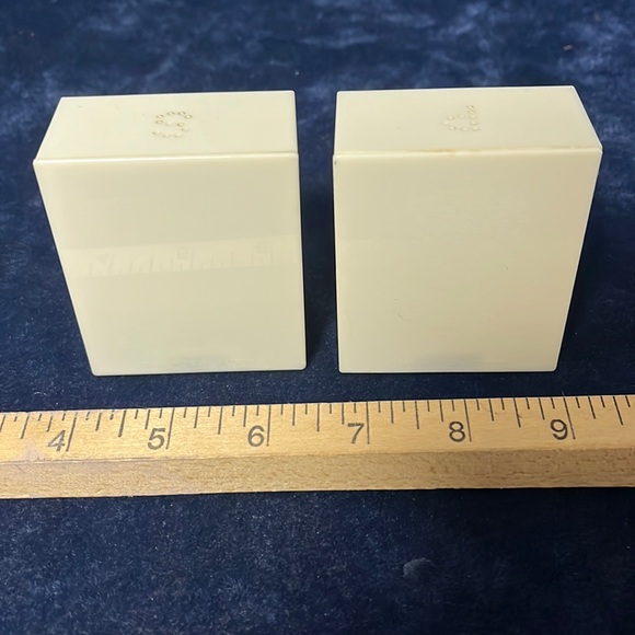 VTG Laundromat Washer Dryer Salt and Pepper Shakers - Picture 3 of 4